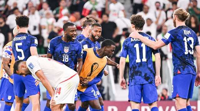월드컵 B조 ‘축구전쟁’서 잉글랜드·미국 동반 16강 진출 