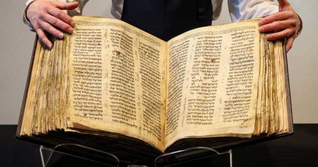 1천100년 전 히브리 성경, 역대 두 번째 고가  510억원에 낙찰