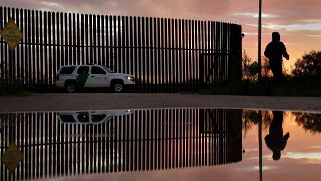 ‘국경장벽’ 주장 美 텍사스 주지사에 멕시코 대통령 “해결책 아니다”