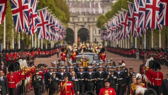 BBC “여왕 장례식, 英 인구 40％ 시청…다이애나비 기록엔 못미쳐”