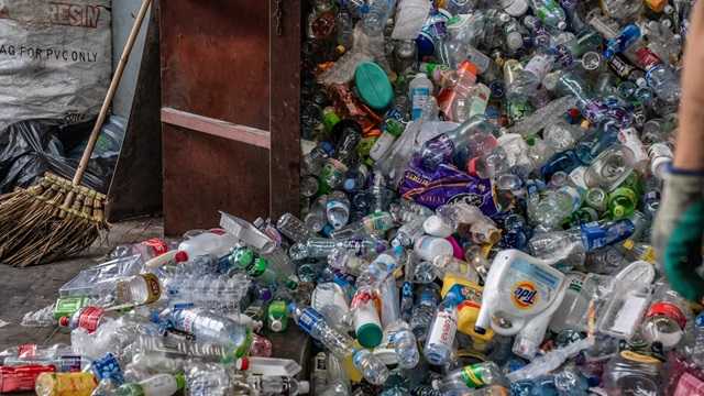 전세계 플라스틱 쓰레기 5개 기업이 25% 배출해