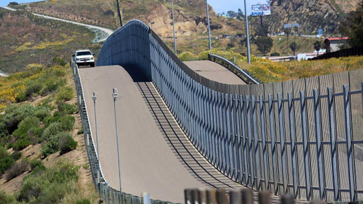 연방법원, 멕시코 국경장벽에 국방예산 전용 금지 판결