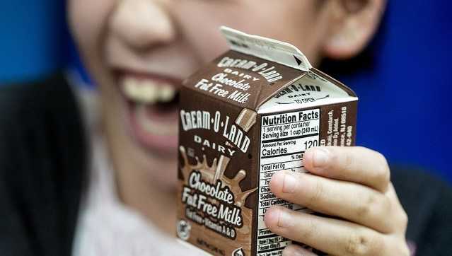 미, 초·중학 초코·딸기 우유 퇴출 위기...비만의 원인 